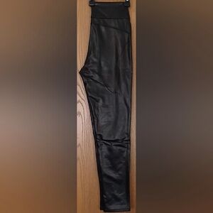 Mia Rose Faux Leather pants size M (8-10)      8-018